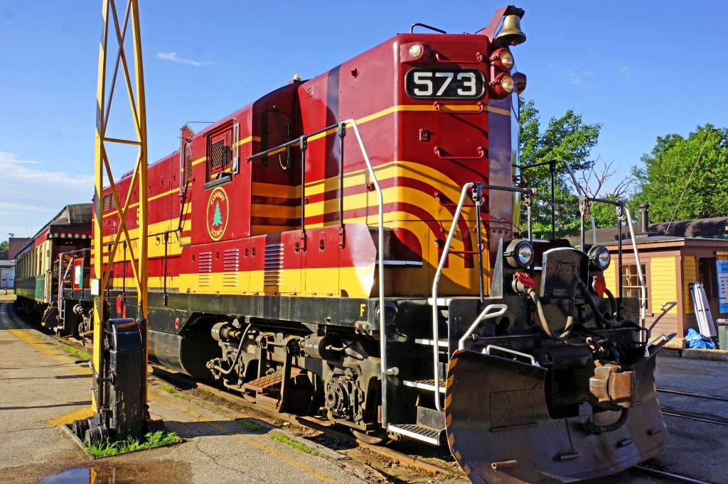 Engine 573 in New Hampshire jigsaw puzzle in Puzzle of the Day puzzles on TheJigsawPuzzles.com